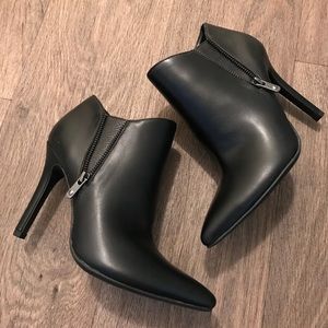 Worthington (WOR CLARKE) Black Boots 💕